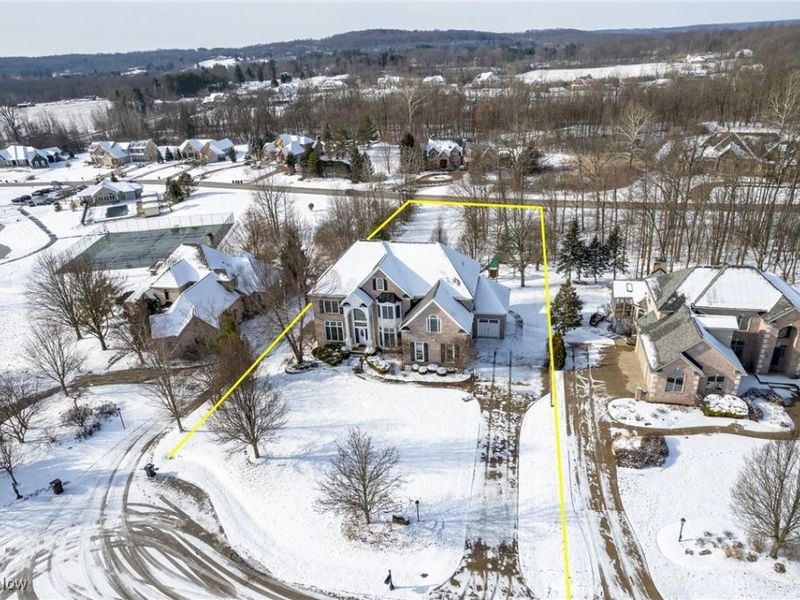 4025 Meadowvale Court, Akron, OH 44333 Photo 3