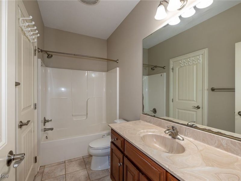 4025 Meadowvale Court, Akron, OH 44333 Photo 31