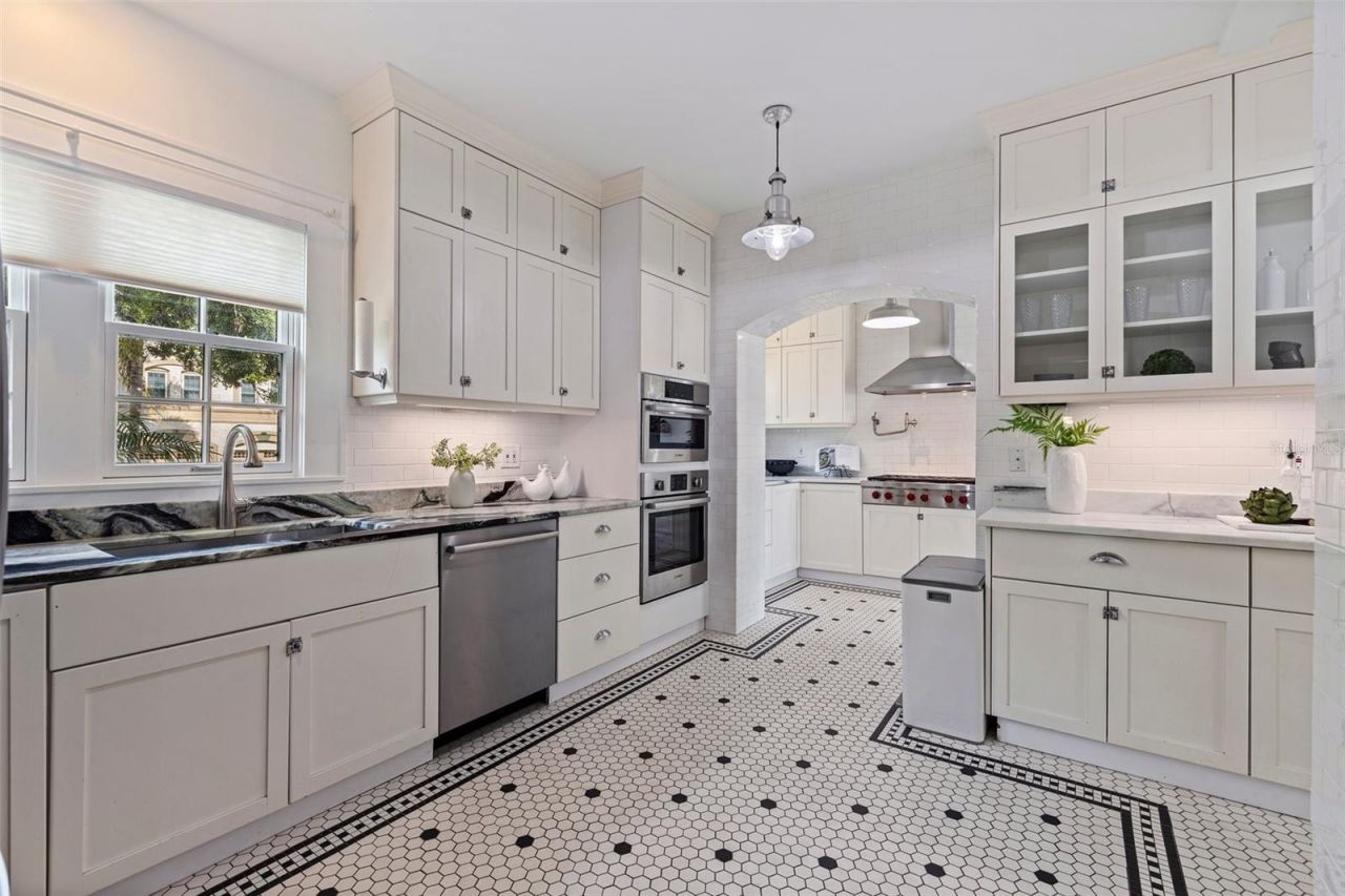 1920 Cherry Street Ne, Saint Petersburg, FL 33704 Photo