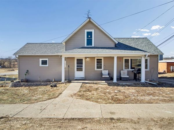 114 S Central Avenue, Lacona, IA 50139
