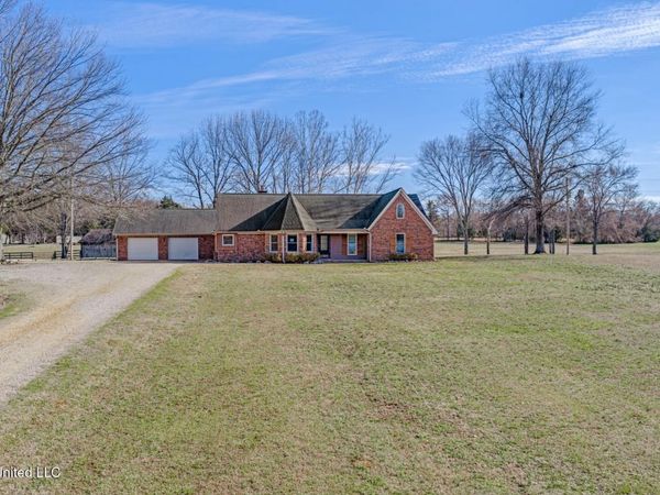 11815 Whispering Pines Drive, Olive Branch, MS 38654