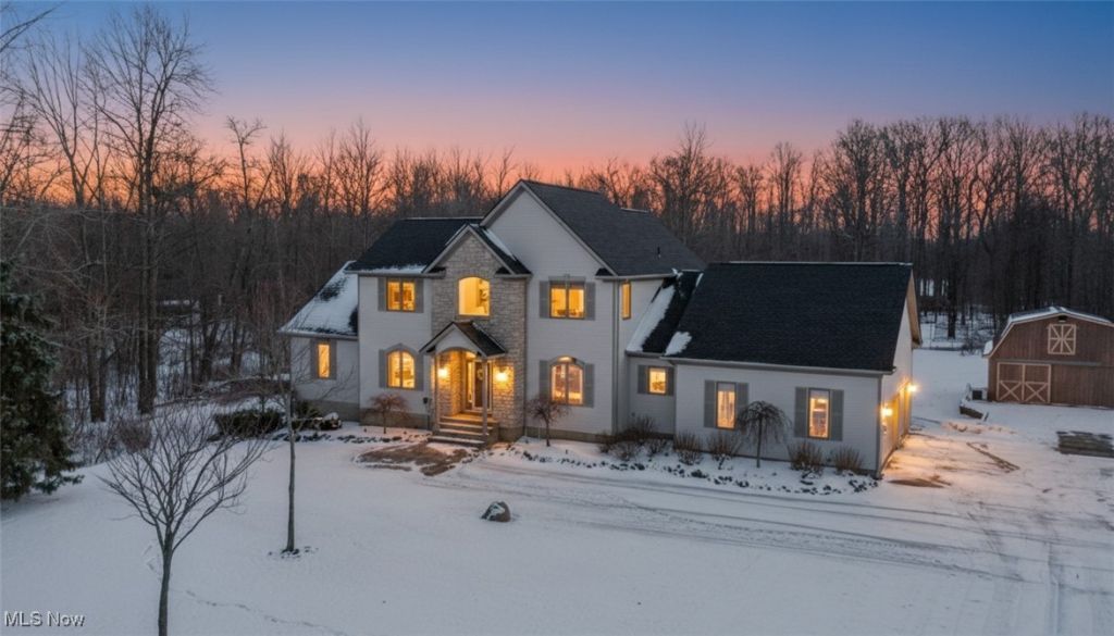 9685 Campton Ridge Drive, Chardon, OH 44024 Main Photo