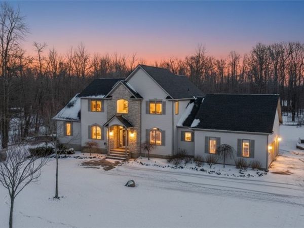 9685 Campton Ridge Drive, Chardon, OH 44024