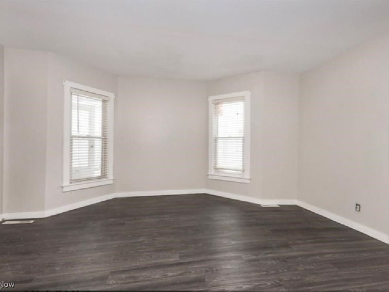 10904 Dixon Road, Cleveland, OH 44111 Photo 3