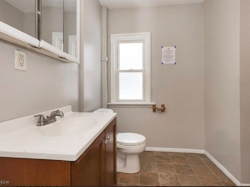 10904 Dixon Road, Cleveland, OH 44111 Photo 7