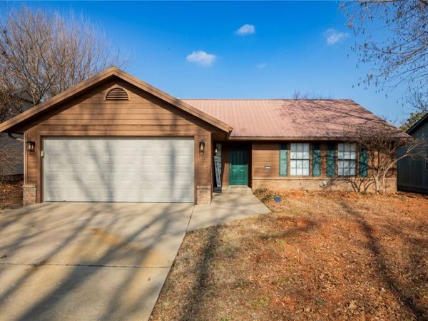 3154 W Shale Street, Fayetteville, AR 72704