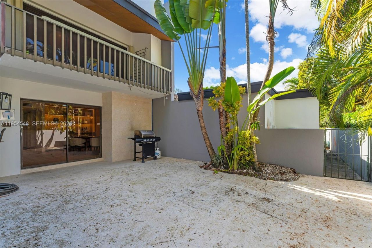 6611 SW 72nd St, Unit 38, South Miami, FL 33143 Photo