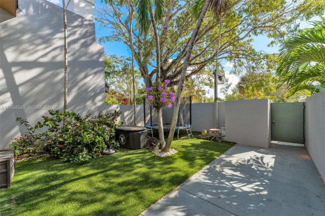 6611 SW 72nd St, Unit 38, South Miami, FL 33143 Photo