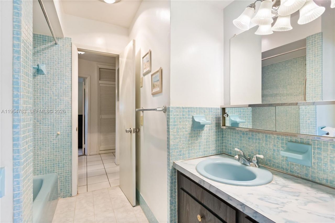 2201 NW 87th Ave, Pembroke Pines, FL 33024 Photo