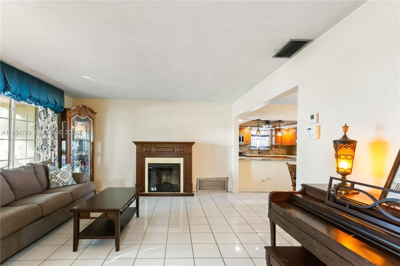 2201 NW 87th Ave, Pembroke Pines, FL 33024 Photo