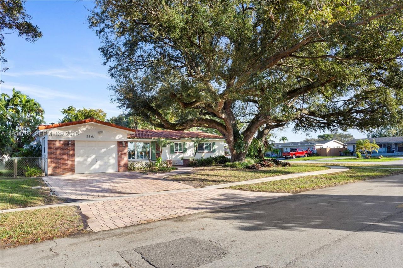 2201 NW 87th Ave, Pembroke Pines, FL 33024 Photo