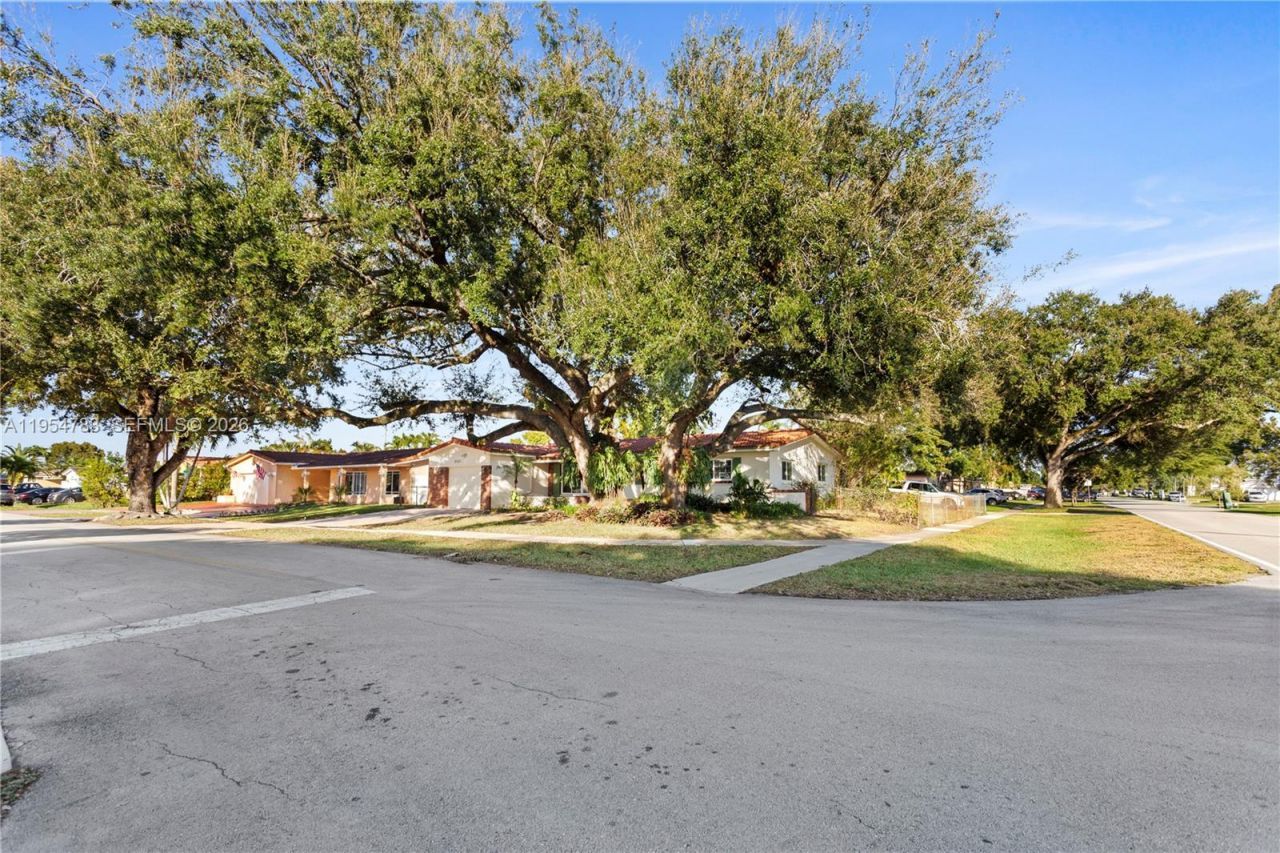 2201 NW 87th Ave, Pembroke Pines, FL 33024 Photo