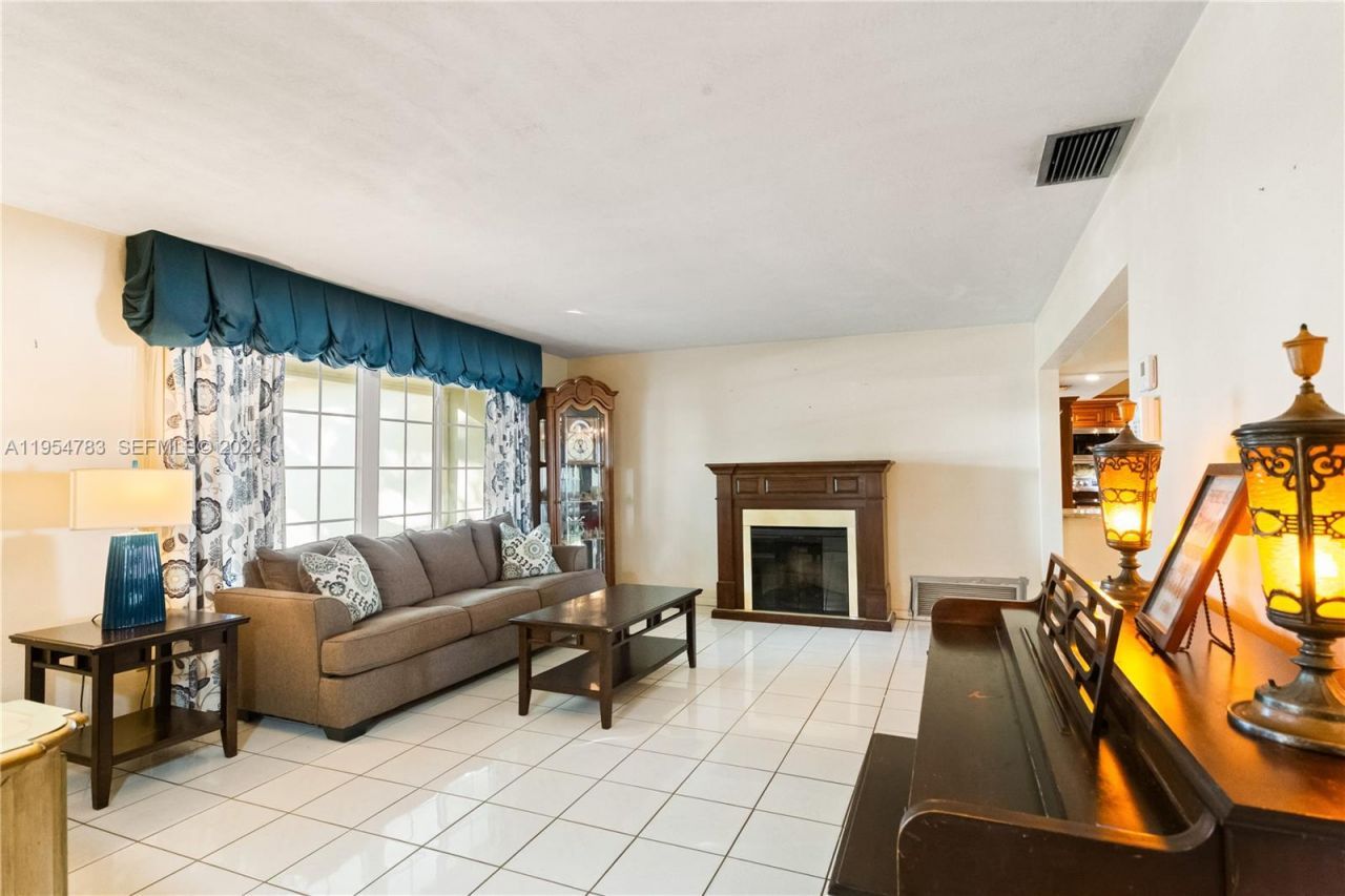 2201 NW 87th Ave, Pembroke Pines, FL 33024 Photo