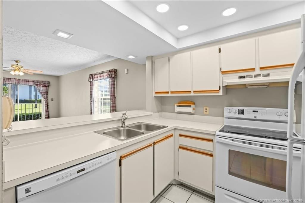 806 SE Central Parkway, Unit 6, Stuart, FL 34994 Photo