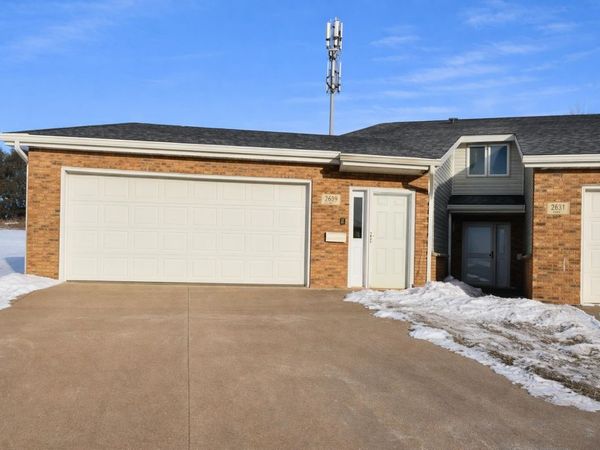 2315 Pasadena Drive, Dubuque, IA 52001