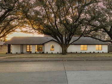 12151 Crestline Avenue, Dallas, TX 75244