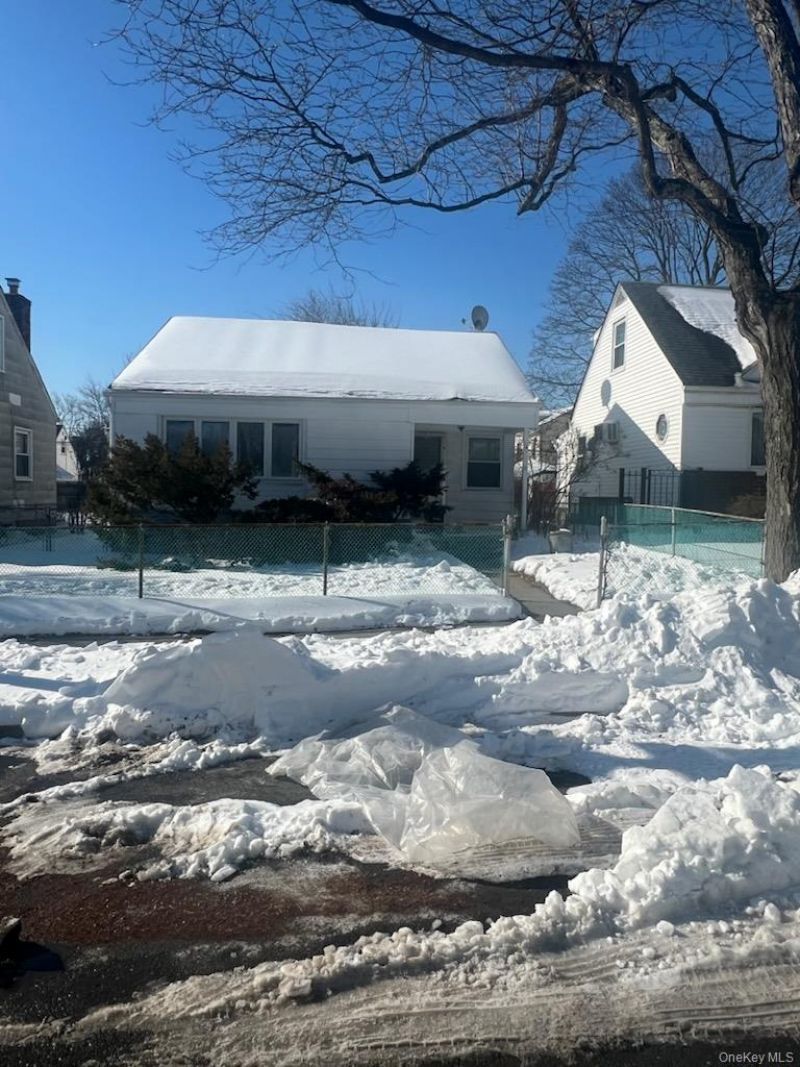 7950 262nd Street, Glen Oaks, NY 11004 Main Photo