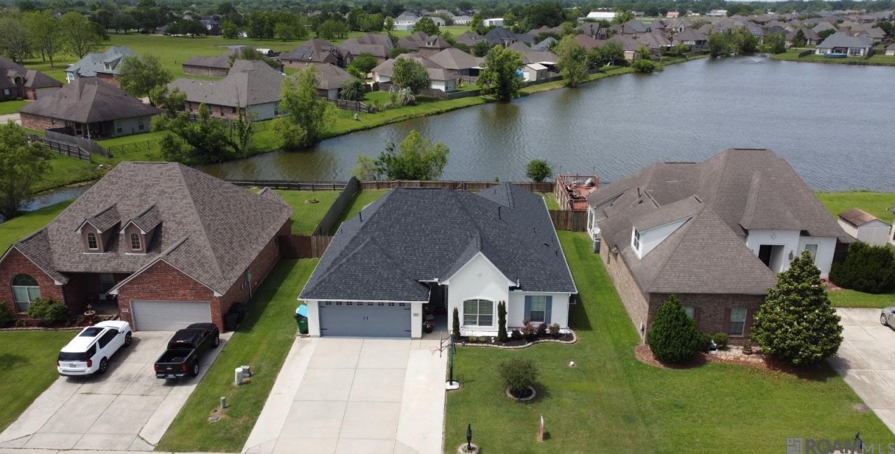 6093 Waterford Ln, Sorrento, LA 70778 Main Photo