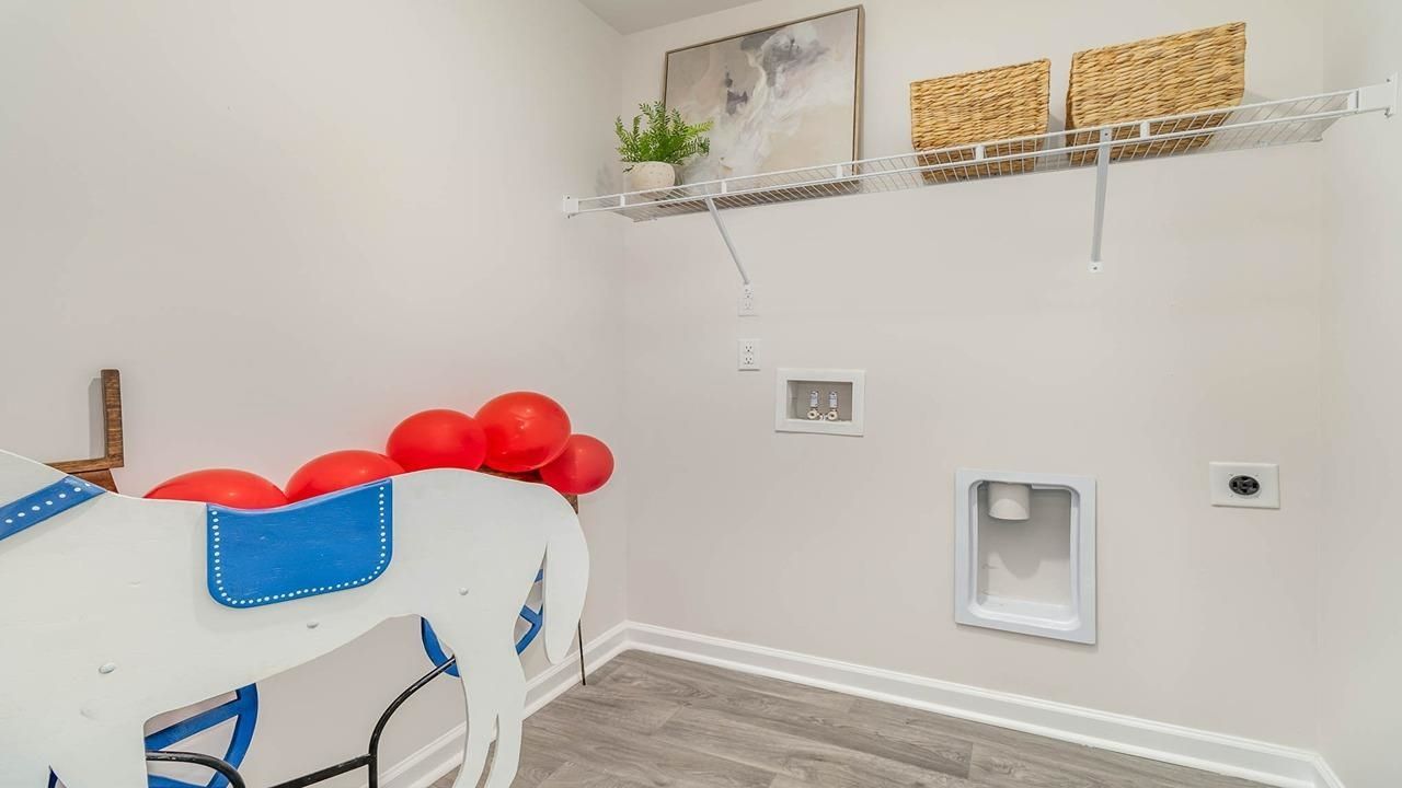 571 Strawberry Field Way Photo 25