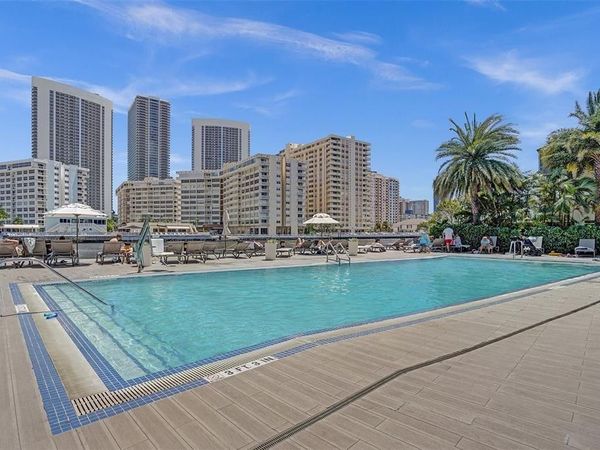 Hallandale Beach, FL 33009