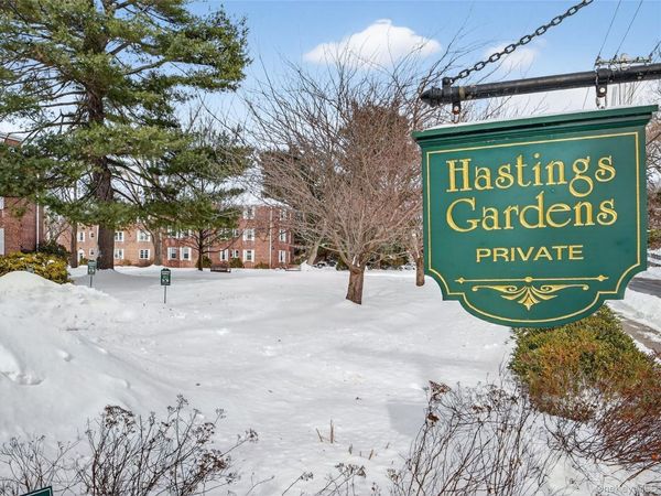 751 N Broadway, Unit 2D, Hastings-on-Hudson, NY 10706
