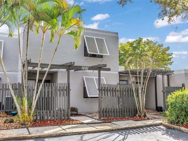 1551 NW 113th Ave, Pembroke Pines, FL 33026
