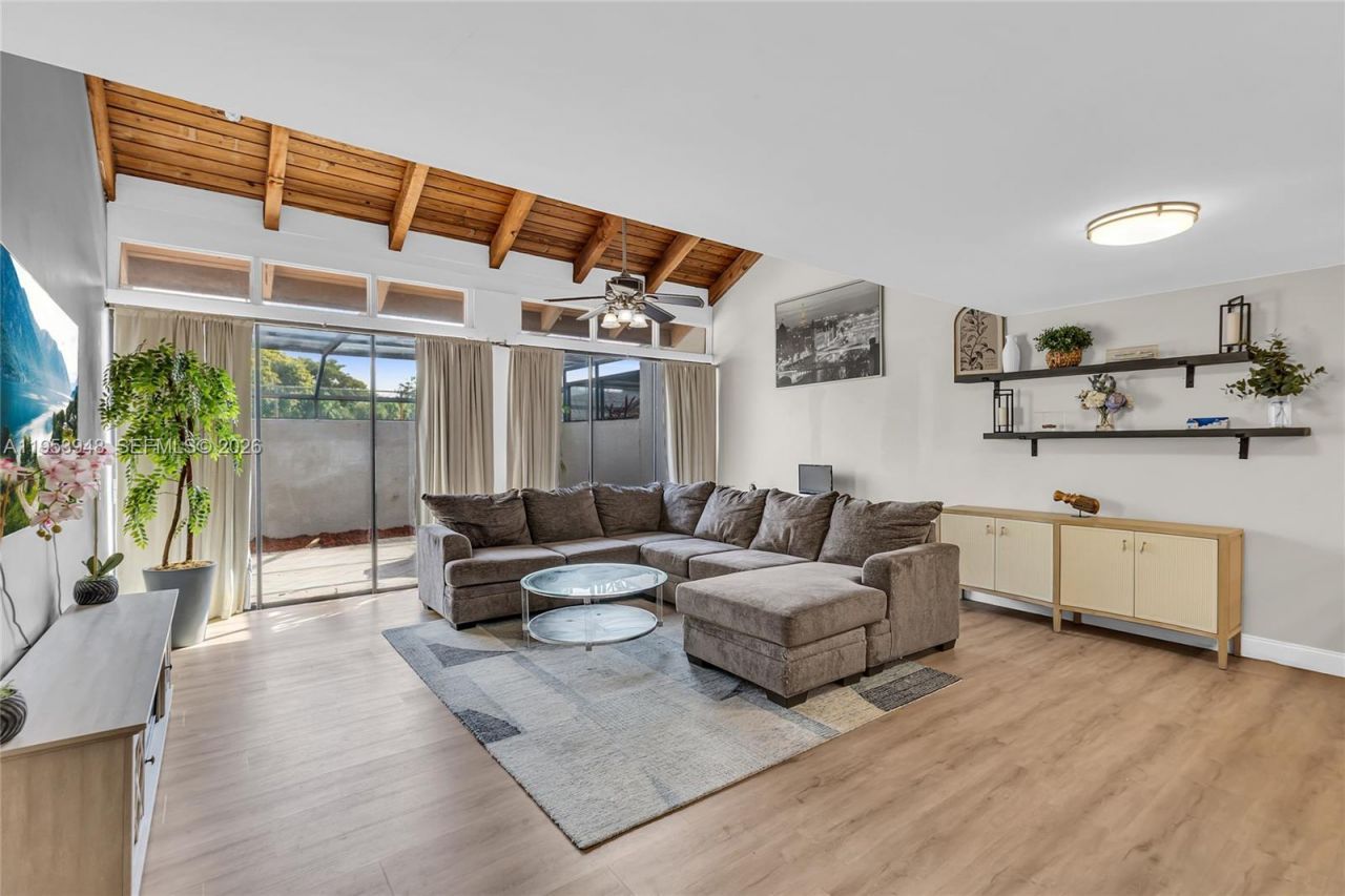 1551 NW 113th Ave, Pembroke Pines, FL 33026 Photo