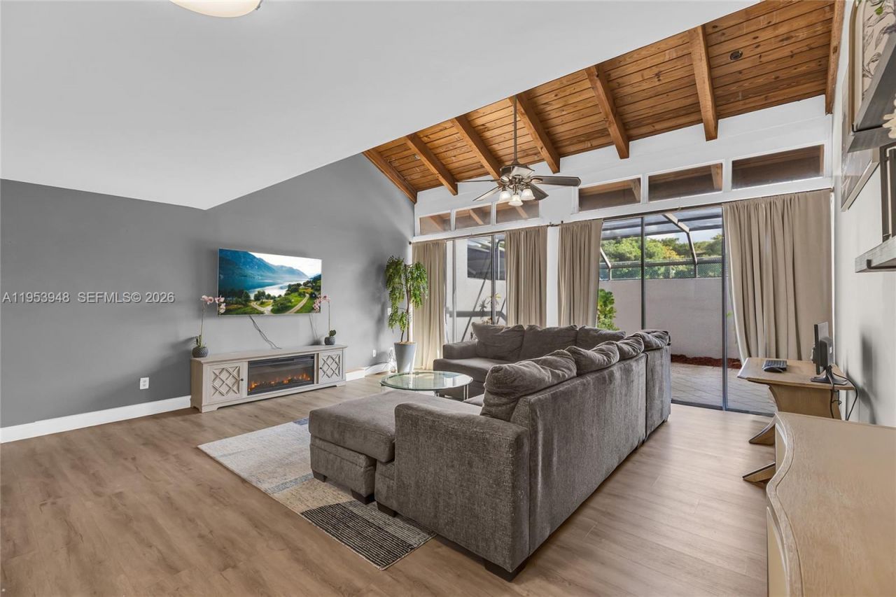 1551 NW 113th Ave, Pembroke Pines, FL 33026 Photo