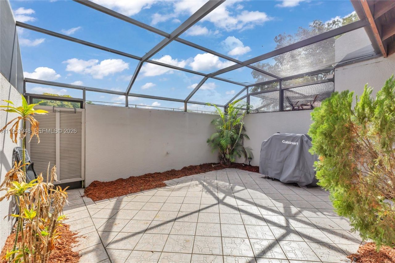 1551 NW 113th Ave, Pembroke Pines, FL 33026 Photo