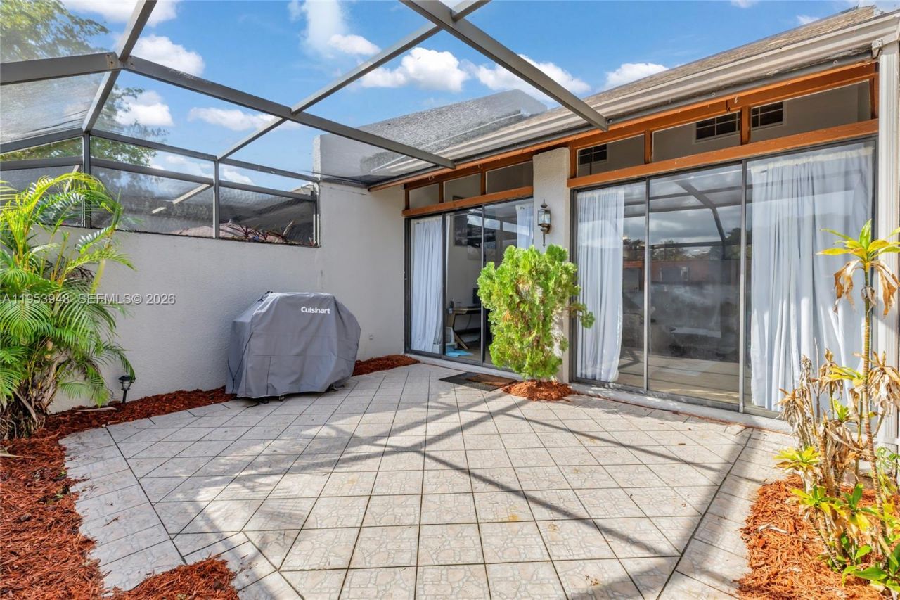 1551 NW 113th Ave, Pembroke Pines, FL 33026 Photo