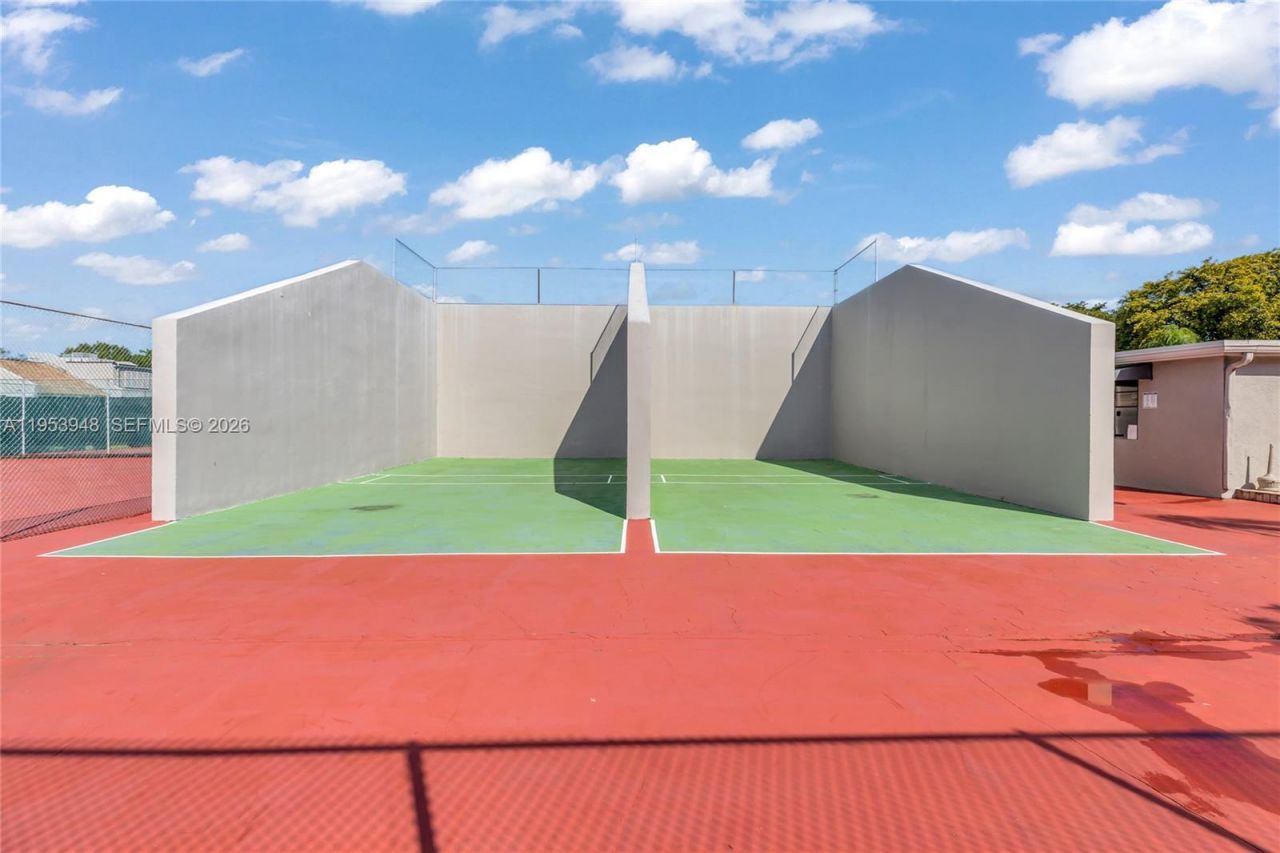 1551 NW 113th Ave, Pembroke Pines, FL 33026 Photo