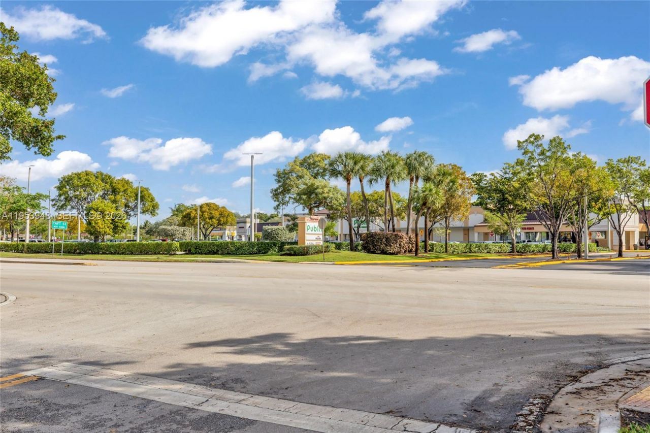 1551 NW 113th Ave, Pembroke Pines, FL 33026 Photo