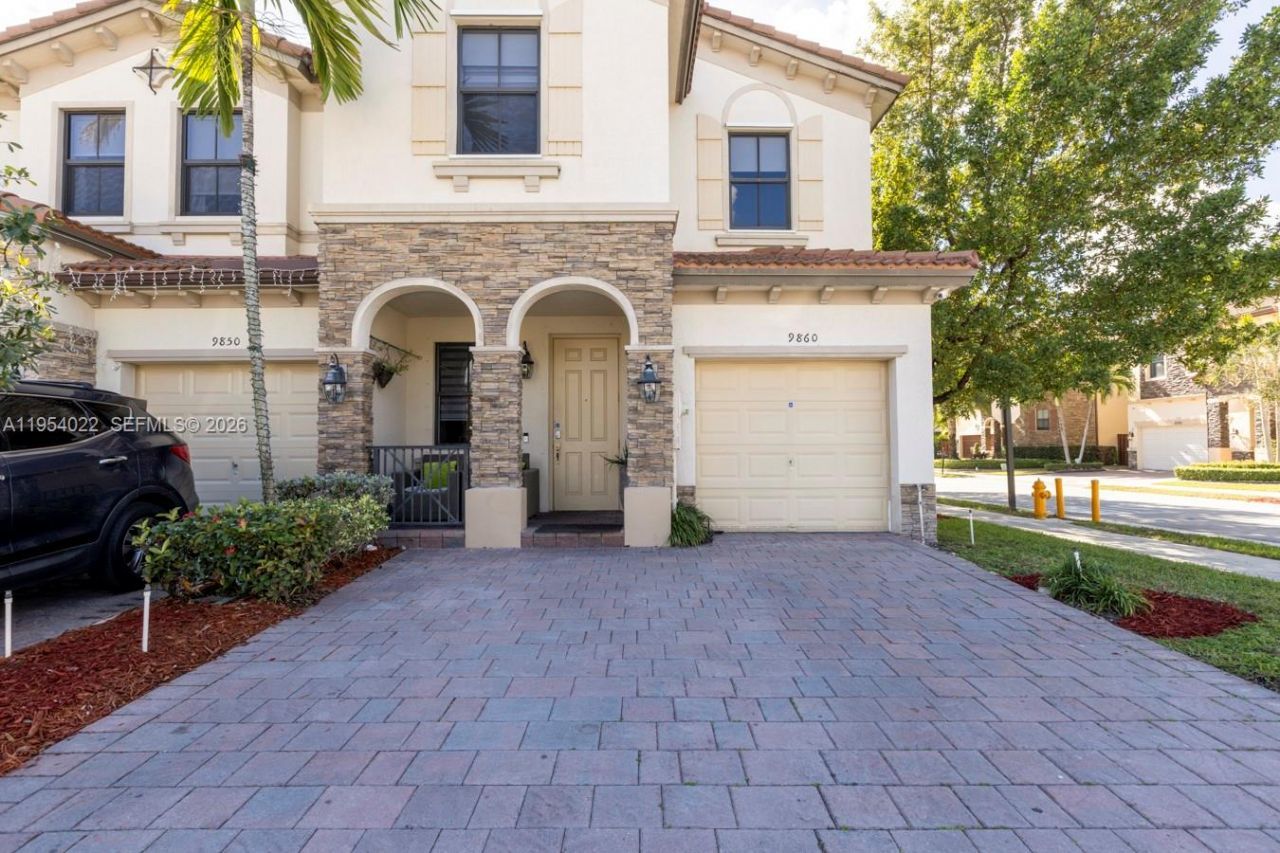 9860 NW 88th St, Doral, FL 33178 Main Photo