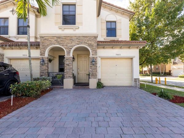 9860 NW 88th St, Doral, FL 33178