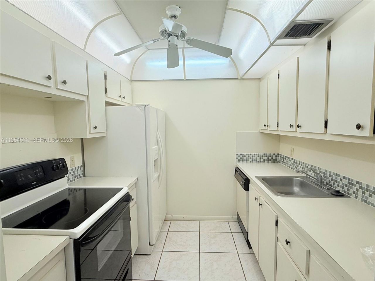 850 SW 133rd Ter, Unit 416B, Pembroke Pines, FL 33027 Photo