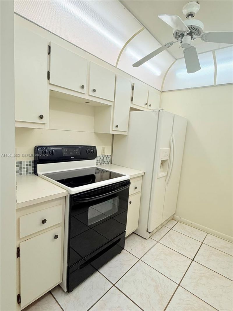 850 SW 133rd Ter, Unit 416B, Pembroke Pines, FL 33027 Photo