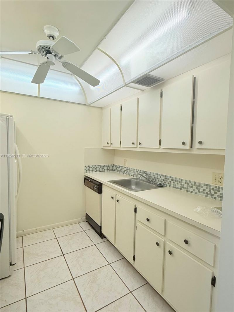 850 SW 133rd Ter, Unit 416B, Pembroke Pines, FL 33027 Photo