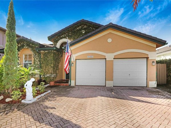 15382 SW 16th Ter , Miami, FL 33185