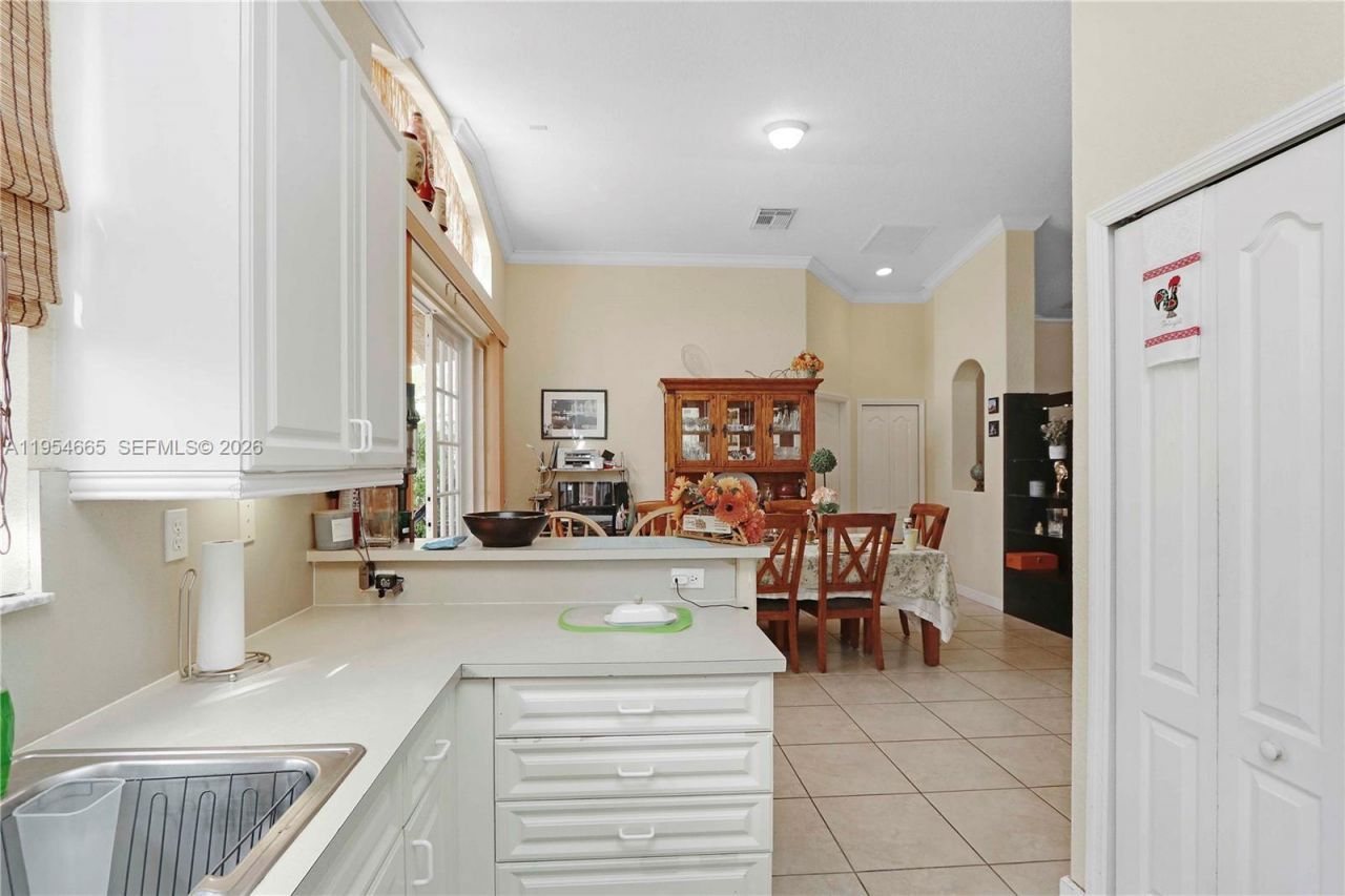 15382 SW 16th Ter , Miami, FL 33185 Photo