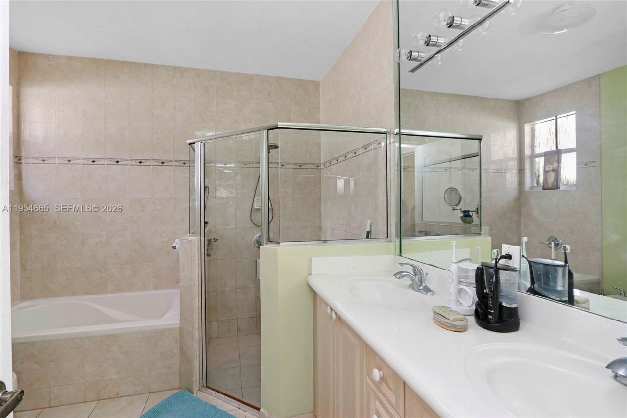 15382 SW 16th Ter , Miami, FL 33185 Photo