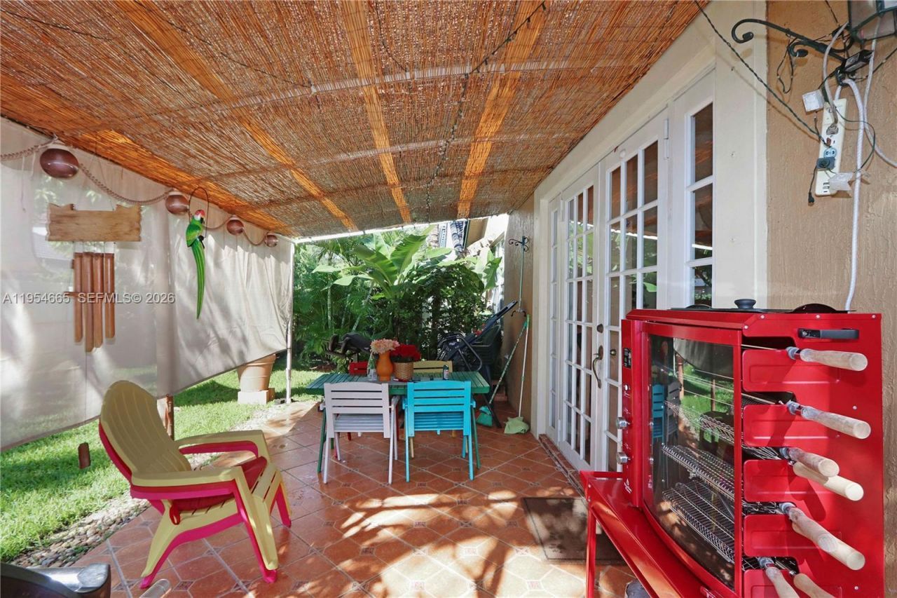 15382 SW 16th Ter , Miami, FL 33185 Photo