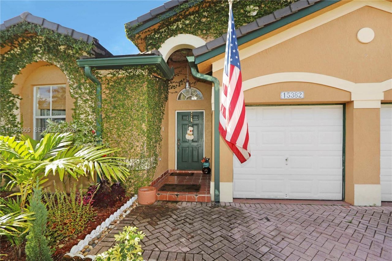 15382 SW 16th Ter , Miami, FL 33185 Photo