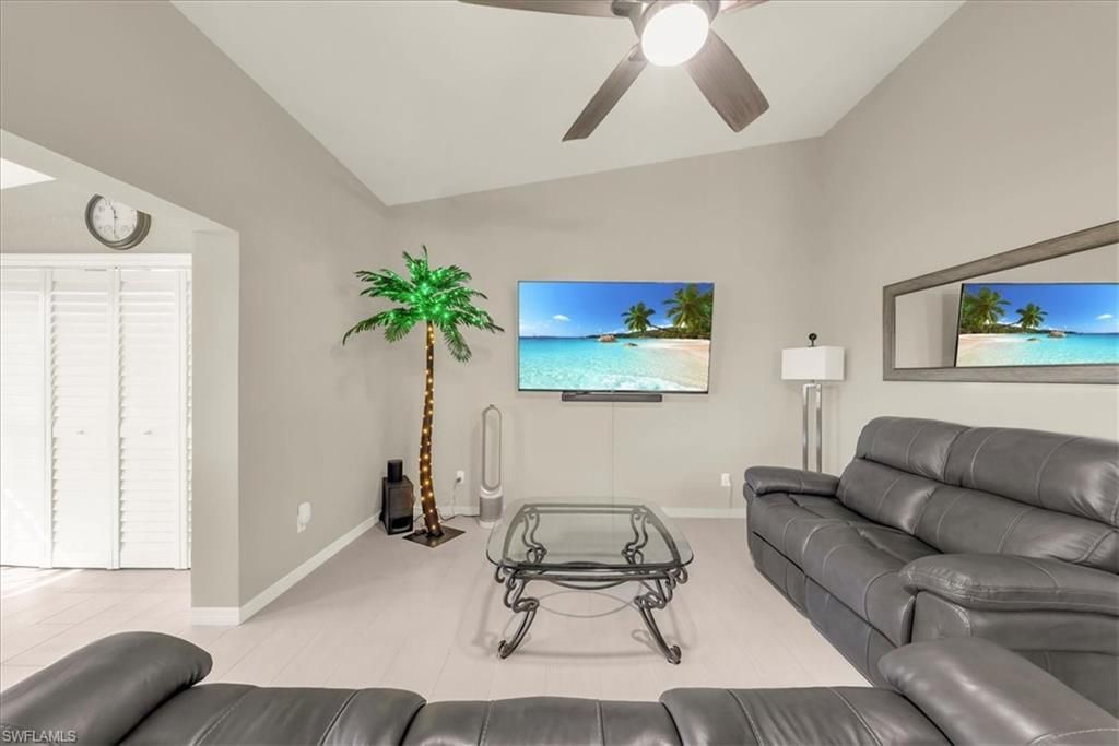7320 Glenmoor Ln, Unit 2304, Naples, FL 34104 Photo