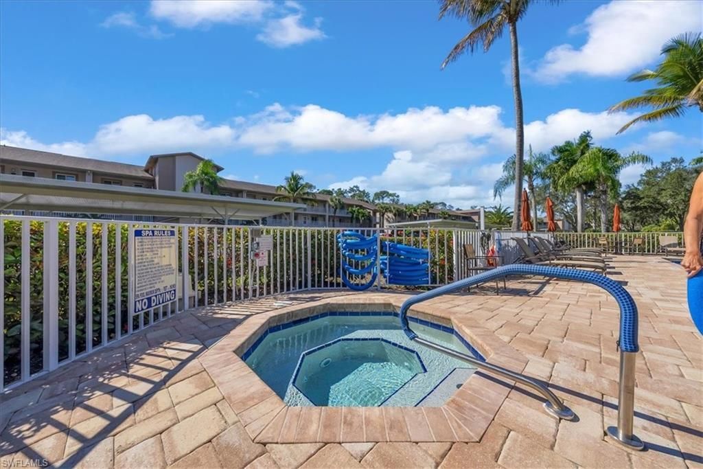 7320 Glenmoor Ln, Unit 2304, Naples, FL 34104 Photo