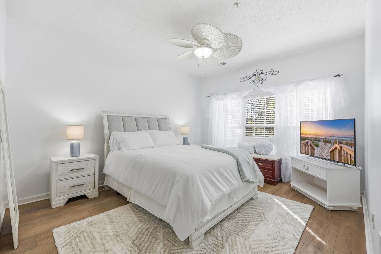 5870 Longwood Dr. Photo 20