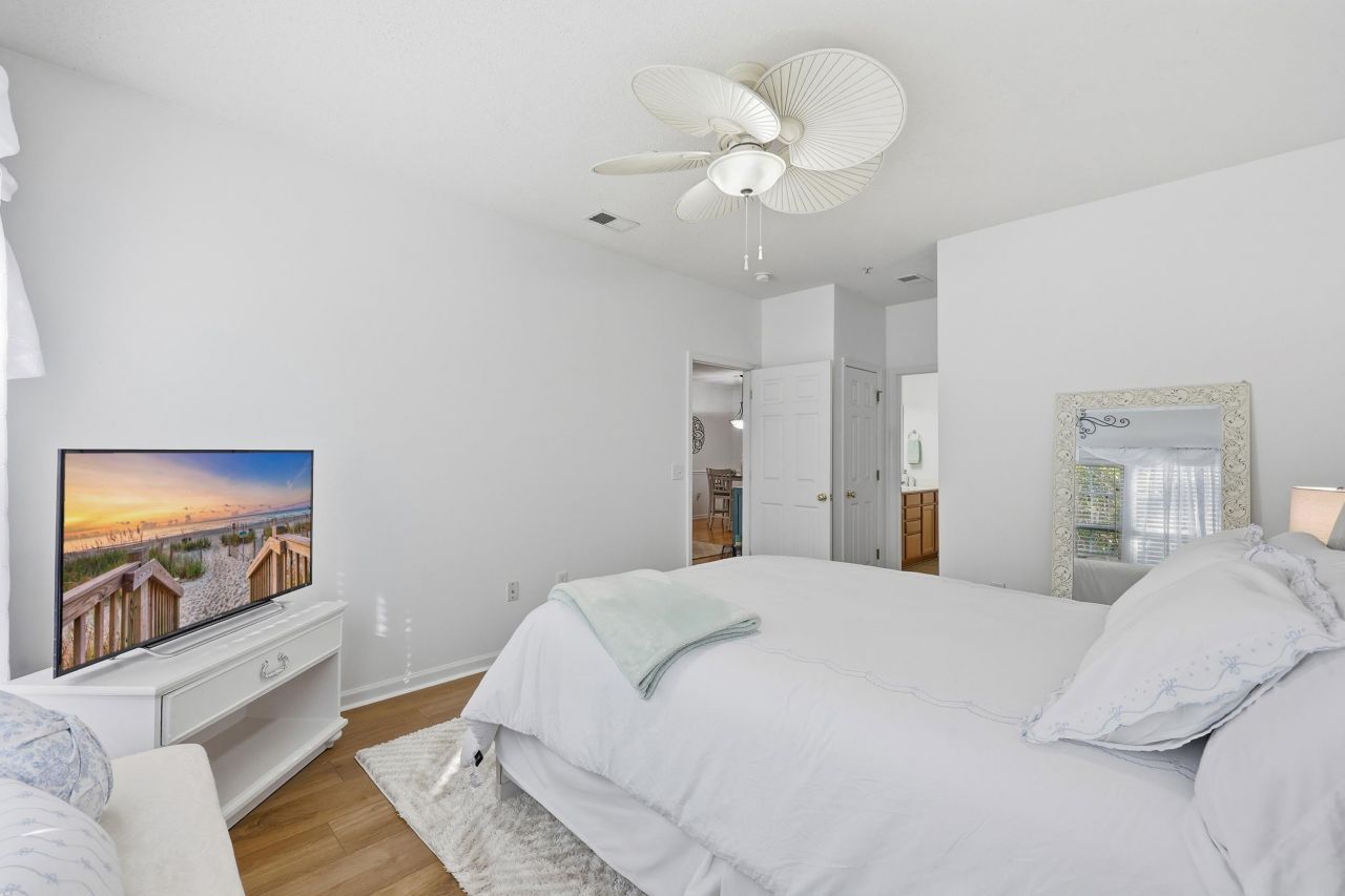 5870 Longwood Dr. Photo 21