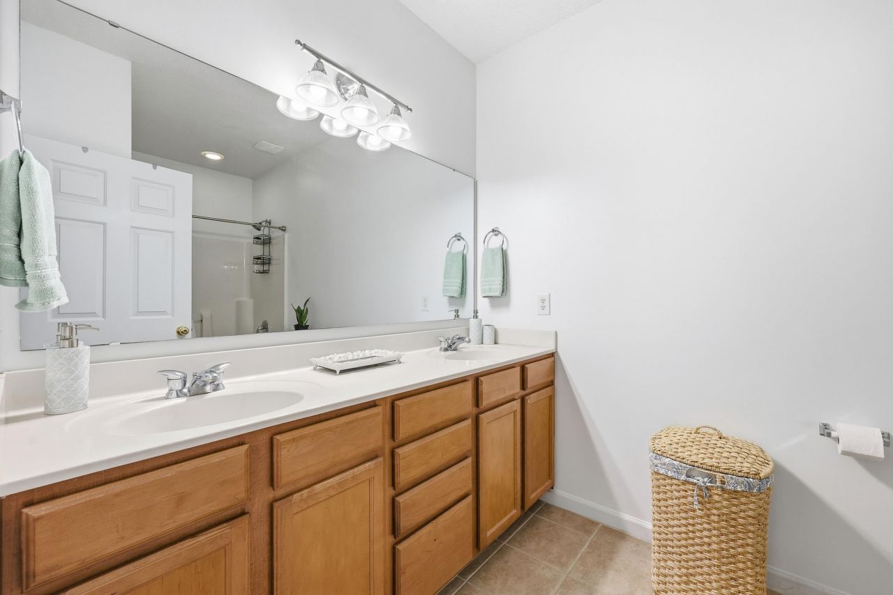 5870 Longwood Dr. Photo 22