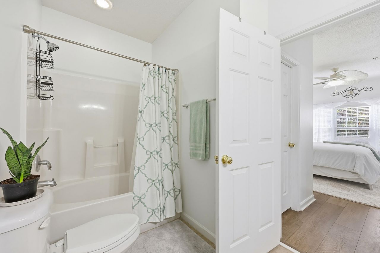 5870 Longwood Dr. Photo 23