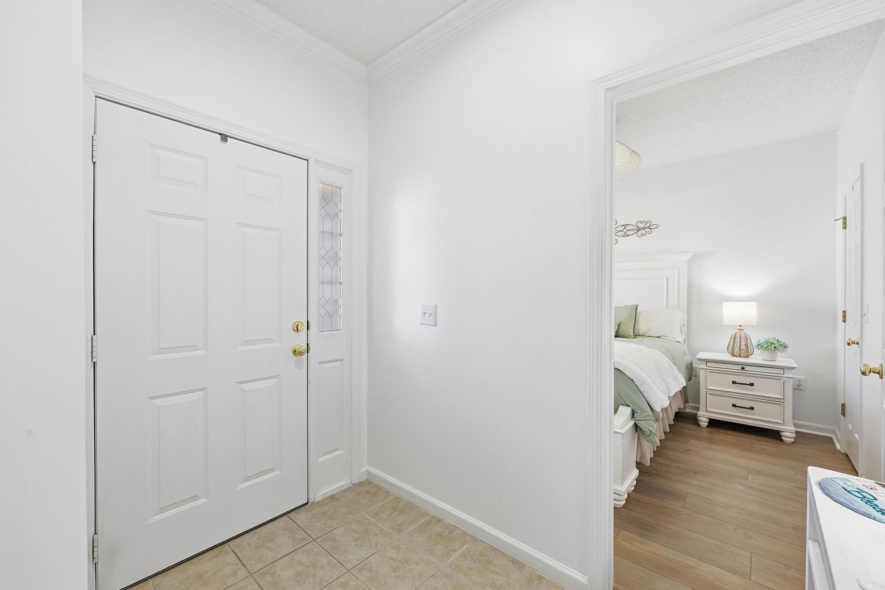 5870 Longwood Dr. Photo 4