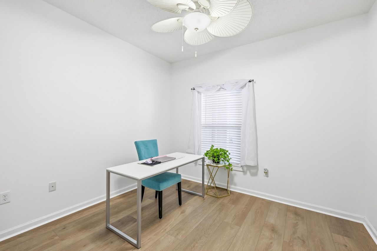 5870 Longwood Dr. Photo 7